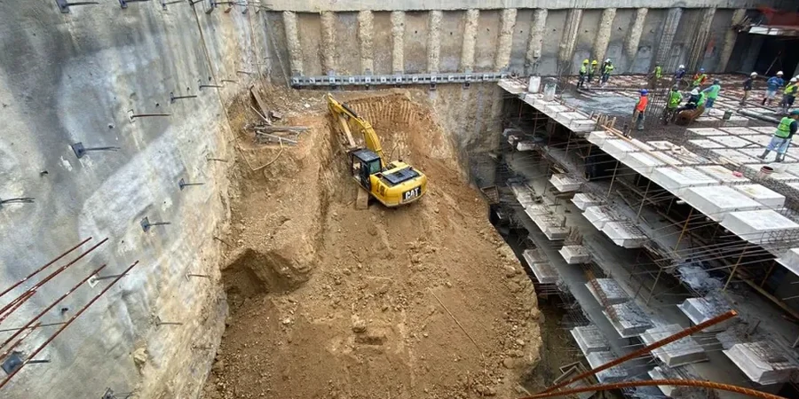 Diseño Geotécnico de Excavaciones Profundas en Ovalle: Seguridad en Suelos de Valle y Laderas Áridas